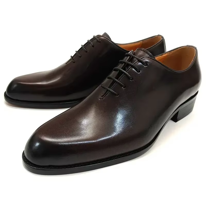 Chaussures Oxford tendance pour hommes, coupe entière, dessus en cuir de vachette de qualité supérieure, chaussures habillées basses, pour les réunions d'affaires en plein air, les fêtes et les mariages.
